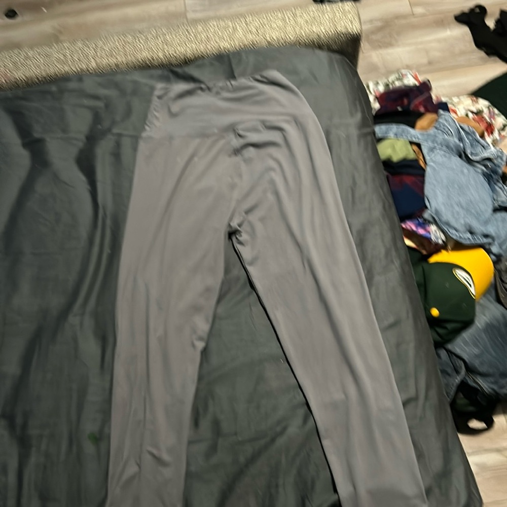 Gray women’s leggings.